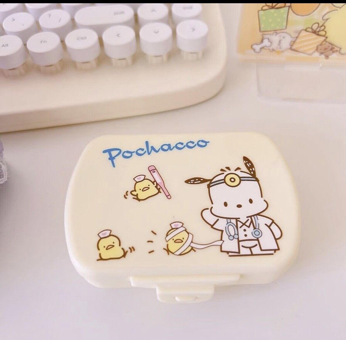 1PC Hello Kitty Pill Case Medicine Case Travel Pill Organizer 6 Compartments