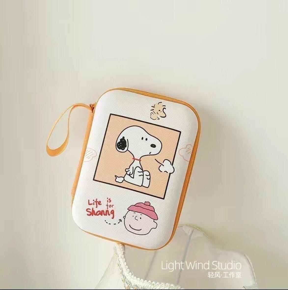 Snoopy carrying organizer zipper pouch